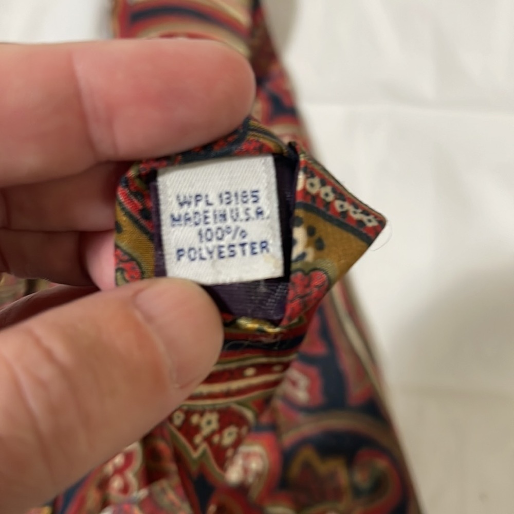 Alexander Lloyd men’s paisley tie in red, blue and gold… 3.5 “ L by 62 like new - Picture 4 of 6